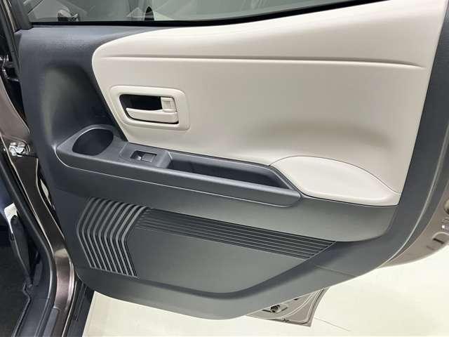 ��Ȃ̃h�A�ɂ��h�A�|�P�b�g���t���Ă���̂Ńy�b�g�{�g�������Ă������Ƃ��o���܂��B