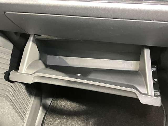 �Ԍ��؂ȂǓ�����O���[�{�b�N�X���Ԍ��؂͂������}�ȉJ�ɔ����Đ܂肽���ݎP�����[����̂��I�X�X���ł���