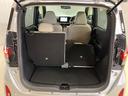 後部座席は分割でシートを倒すことができます。大きな荷物、ゴルフバックも積めます。上質で広々とした室内だから、みんなが心地よく車内で快適に過ごせます♪