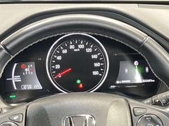 【運転席・助手席】運転席の足もともゆったりで長距離ドライブでも快適に★ 4