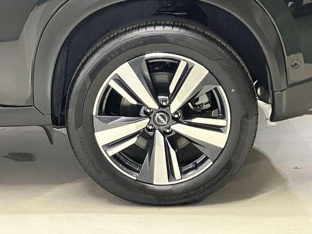 エクストレイル Ｇ　ｅ－４ＯＲＣＥ　当社試乗車・ナッパレザーシート・プロパイロット・１２インチコネクトナビ＆アラウンドビュー・ＥＴＣ２．０・寒冷地仕様（シートヒーター＆ハンドルヒーター）・スマートミラー・電動リヤゲート（11枚目）