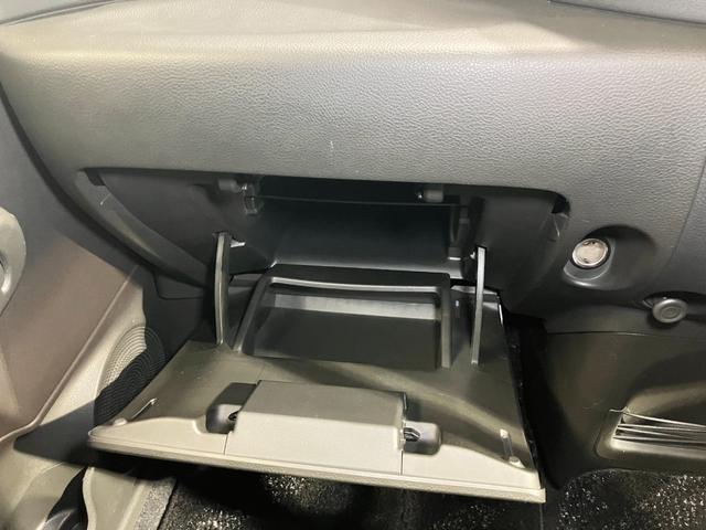「収納スペース」使いやすい収納を、使いやすい場所に。様々な場所に収納スペースがあり使い勝手も良いので車内もスッキリして綺麗を保てます
