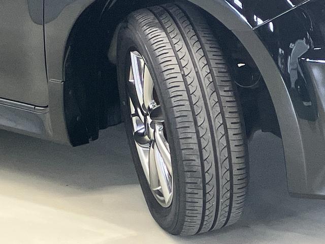 純正のアルミホイールで外観もかっこよく、燃費向上にも一役かっていますよ！