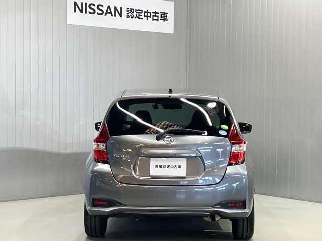 ノート Ｘ　ワンオーナー・純正ＣＤチューナーデッキ・ＥＴＣ・ドライブレコーダー・オートライト・インテリジェントキー・プライバシーガラス・衝突被害軽減ブレーキ・アイドリングストップ機能（9枚目）