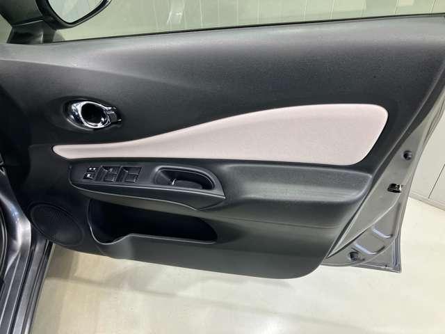 ノート Ｘ　ワンオーナー・純正ＣＤチューナーデッキ・ＥＴＣ・ドライブレコーダー・オートライト・インテリジェントキー・プライバシーガラス・衝突被害軽減ブレーキ・アイドリングストップ機能（12枚目）