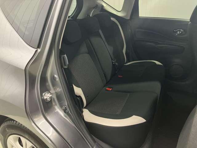 ノート Ｘ　ワンオーナー・純正ＣＤチューナーデッキ・ＥＴＣ・ドライブレコーダー・オートライト・インテリジェントキー・プライバシーガラス・衝突被害軽減ブレーキ・アイドリングストップ機能（13枚目）