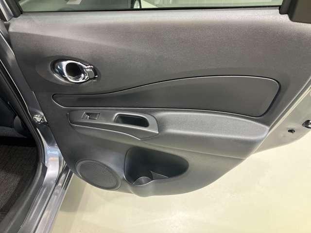 ノート Ｘ　ワンオーナー・純正ＣＤチューナーデッキ・ＥＴＣ・ドライブレコーダー・オートライト・インテリジェントキー・プライバシーガラス・衝突被害軽減ブレーキ・アイドリングストップ機能（14枚目）