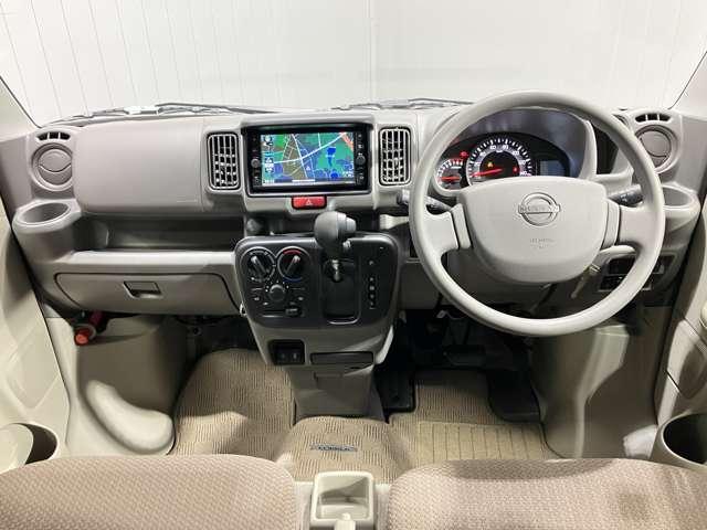 �O�Ȃ̃t���A�ɏ�Q�����Ȃ������ɍL���X�y�[�X���m�ہB�^�]�ȁA����ȊԂ����R�Ɉړ��ł���̂ŁA�h���C�o�[������ȃh�A������~�肷��ۂɂ��A�X���[�X�Ɉړ��ł��܂��I