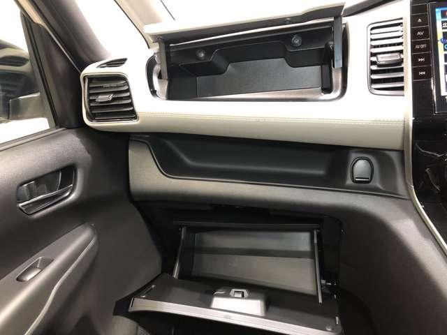 e-パワー ハイウェイスターV 1.2 e-POWER ハイウェイスター V 衝突被害軽減ブレ-キ・メモリーナビ・全周囲カメラ・両側電動スライドドア・オートライト・ETC・フロアーカーペット付(11枚目)