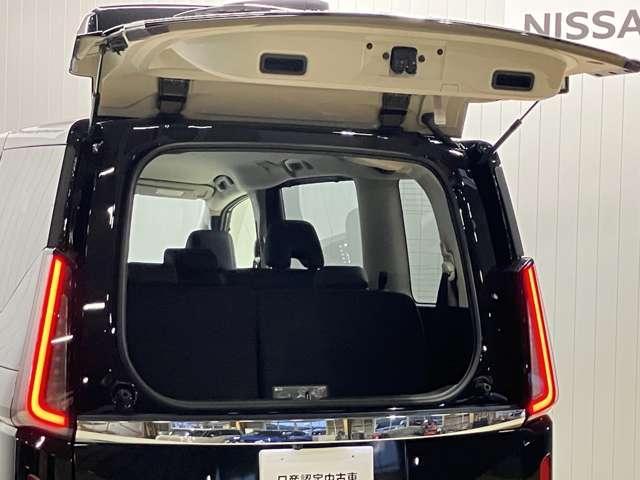 セレナ ハイウェイスターＶ　２．０ハイウェイスターＶ　当社試乗車アップ・メーカーＯＰナビゲーション・左右オートスライドドア・プロパイロット・アラウンドビューモニター・ＥＴＣ・ドライブレコーダー・ＬＥＤヘッドライト・フォグ・アルミ（9枚目）