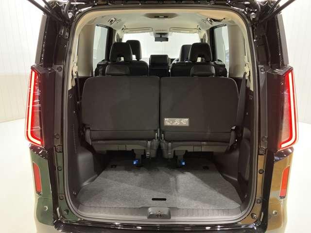 セレナ ハイウェイスターＶ　２．０ハイウェイスターＶ　当社試乗車アップ・メーカーＯＰナビゲーション・左右オートスライドドア・プロパイロット・アラウンドビューモニター・ＥＴＣ・ドライブレコーダー・ＬＥＤヘッドライト・フォグ・アルミ（12枚目）