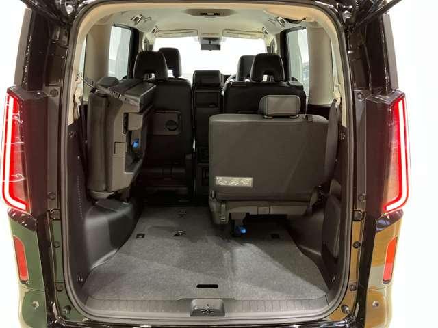 セレナ ハイウェイスターＶ　２．０ハイウェイスターＶ　当社試乗車アップ・メーカーＯＰナビゲーション・左右オートスライドドア・プロパイロット・アラウンドビューモニター・ＥＴＣ・ドライブレコーダー・ＬＥＤヘッドライト・フォグ・アルミ（14枚目）