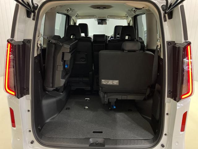 セレナ ハイウェイスターＶ　２．０　ハイウェイスターＶ　当社試乗車アップ・メーカーメモリーナビゲーション・左右オートスライドドア・プロパイロット・アラウンドビューモニター・ＥＴＣ・ドライブレコーダー・ＬＥＤヘッドライト・アルミ（34枚目）