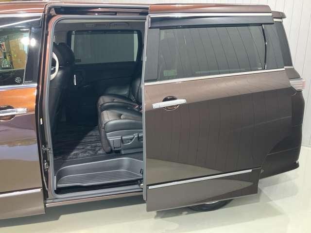 【両側オートスライドドア】手がふさがっていてもワンタッチスイッチを１回押すだけで解錠、オートスライドドアが作動します★