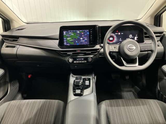 斜め前の三角窓を大きくしました！死角が少なくなったので交差点の右左折時にも歩行者などしっかり確認できます！