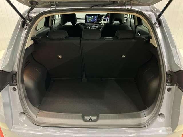 【ラゲッジルーム】大きく広げた幅は大きな荷物も積みやすくなっています！