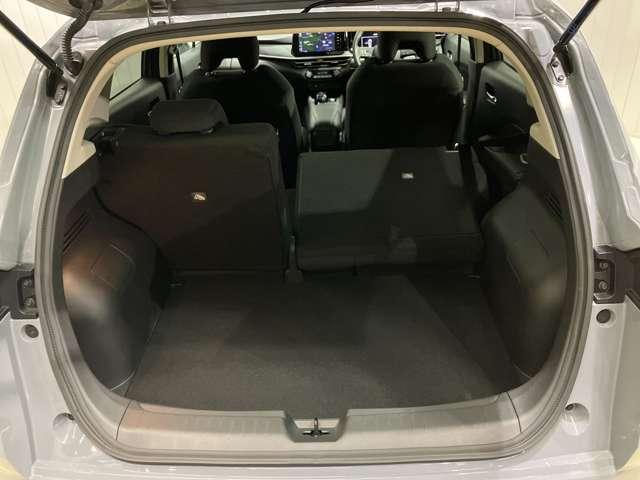 【ラゲッジルーム】６：４分割可倒式で長い荷物も載せれます！