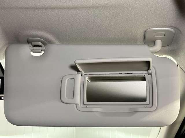 ���K�ȃh���C�u�������邽�߁A�V�t�g�m�u�̎��͂Ƀ��[�h�X�C�b�`���͂��߁A�v�b�V���p���[�X�^�[�^�[��d�u���[�h�X�C�b�`�Ȃǂ�z�u���A���쐫�����߂Ă��܂��B