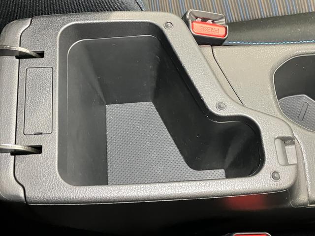 ��^�̃O���[�u�{�b�N�X��A�Z���^�[�R���\�[���ȂǁA�l�X�ȏꏊ�Ɏ��[���������܂���