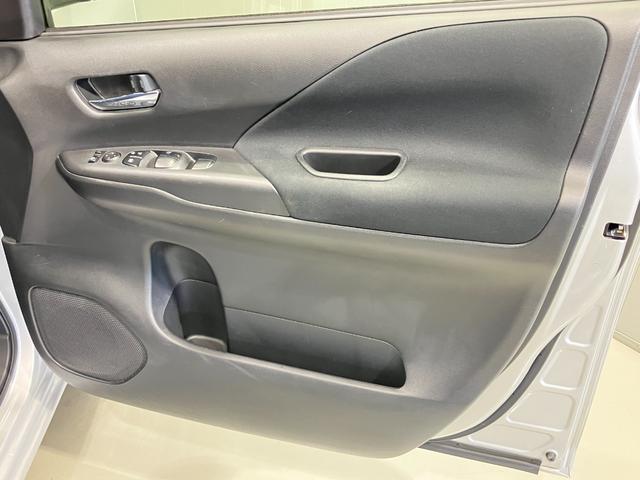 �y�^�]�ȃh�A�z�{�g���z���_�[����[�|�P�b�g���t���Ă���̂ŉ^�]�Ȏ�����X�b�L���ۂĂ܂���