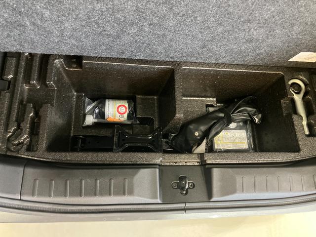 �y���Q�b�W�A���_�[�{�b�N�X�z���Q�b�W���[���̃t���A���ɂ́A���ꕨ��H������[�ł���֗��ȃA���_�[�{�b�N�X�𑕔��I