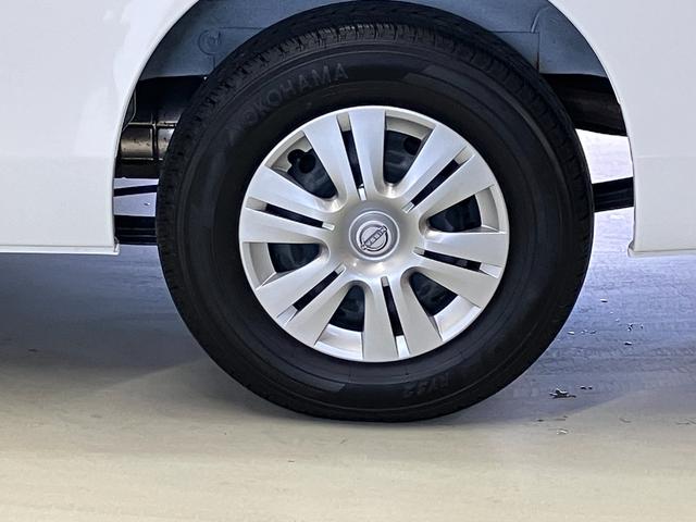 �X�^�C���b�V���ŃV���v���ȃf�U�C���̃z�C�[���L���b�v�t���ł��B