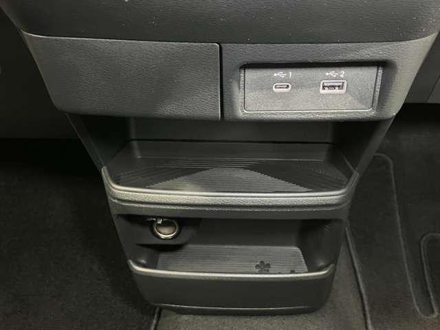 �t�r�a�d���\�P�b�g�i�^�C�v�`�@�P�A�^�C�v�b�@�P�j�t���Ȃ̂ŁA�ԓ��ł��X�}�z�̏[�d���ł��܂���