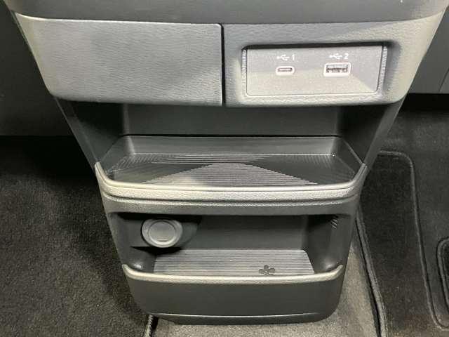 �t�r�a�d���\�P�b�g�i�^�C�v�`�@�P�A�^�C�v�b�@�P�j�t���Ȃ̂ŁA�ԓ��ł��X�}�z�̏[�d���ł��܂���