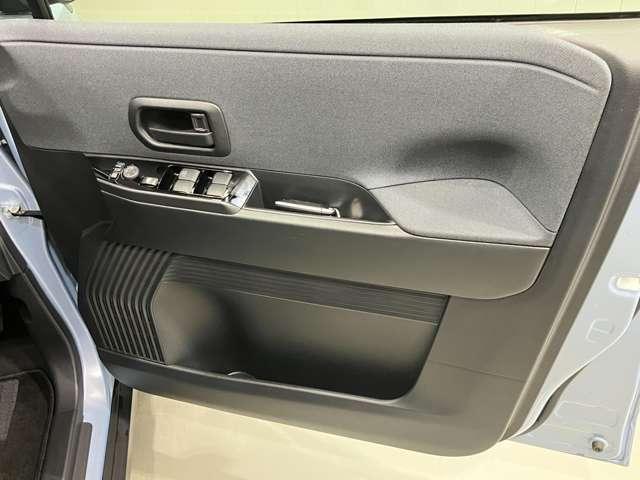 �y�^�]�ȃh�A�z�{�g���z���_�[����[�|�P�b�g���t���Ă���̂ŉ^�]�Ȏ�����X�b�L���ۂĂ܂���