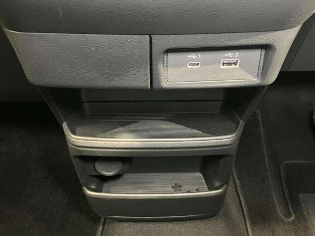 �t�r�a�d���\�P�b�g�i�^�C�v�`�@�P�A�^�C�v�b�@�P�j�t���Ȃ̂ŁA�ԓ��ł��X�}�z�̏[�d���ł��܂���