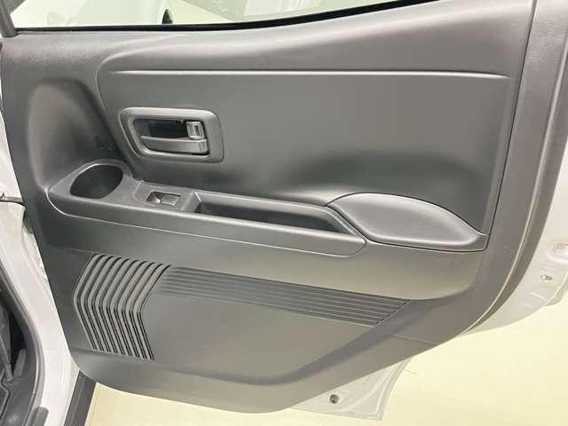 �y��ȃh�A�z�{�g���z���_�[���t���Ă���̂ŁA��Ȃł��������߂����܂���