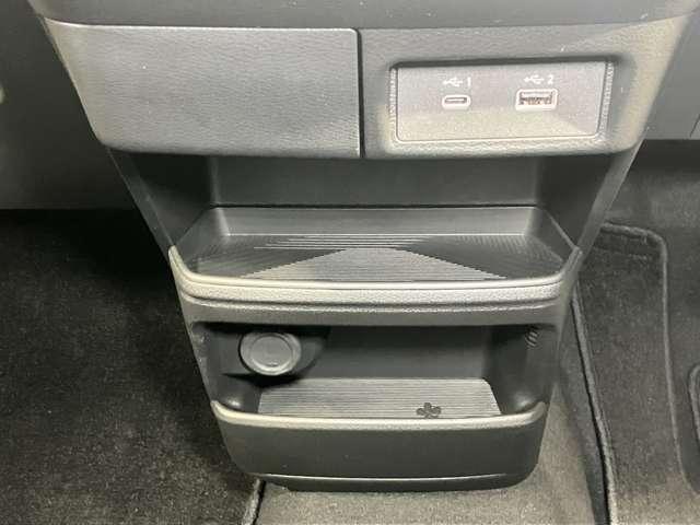 �t�r�a�d���\�P�b�g�i�^�C�v�`�@�P�A�^�C�v�b�@�P�j�t���Ȃ̂ŁA�ԓ��ł��X�}�z�̏[�d���ł��܂���