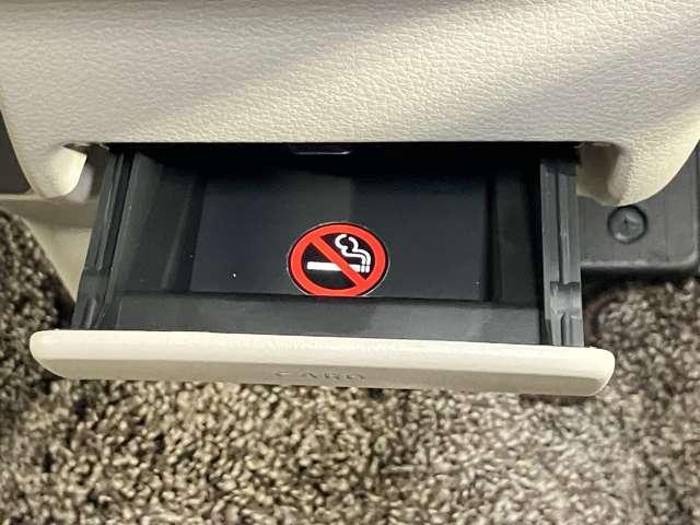 �J�[�h�⏬�K�Ȃǂ�����Ƃ�������������̂ɕ֗��ȃX�y�[�X