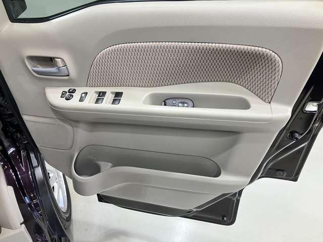 �y�^�]�ȃh�A�z�{�g���z���_�[����[�|�P�b�g���t���Ă���̂ŉ^�]�Ȏ�����X�b�L���ۂĂ܂���