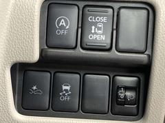 【スイッチ】横滑り防止機能・衝突被害軽減ブレーキなどうれしい装備付電動スライドドアの左側の開閉も運転席からワンタッチでらくらく操作ができます。 7