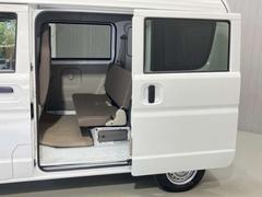 【ハイビームアシスト】先行車や対向車のライト、街路灯などを検知すると、自動でハイビームからロービームに切り替えで夜間の視界が広がると、安心も広がります！！ 7