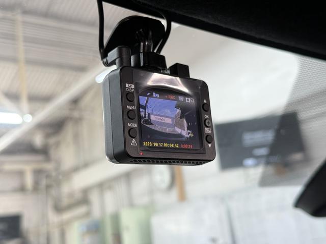 ヴォクシー Ｓ－Ｚ　１オーナー　ＰＶＭ　ＢＳＭ　ＨＵＤ　ＡＣＣ　シートＨ　両ＰＳＤ　ＥＴＣ２．０　ＤＶＤ／ＣＤ　安心降車アシスト　アドバンストドライブ　トヨタチームメイト　ＬＥＤターンランプ　純正１７インチＡＷ　ドラレコ（13枚目）