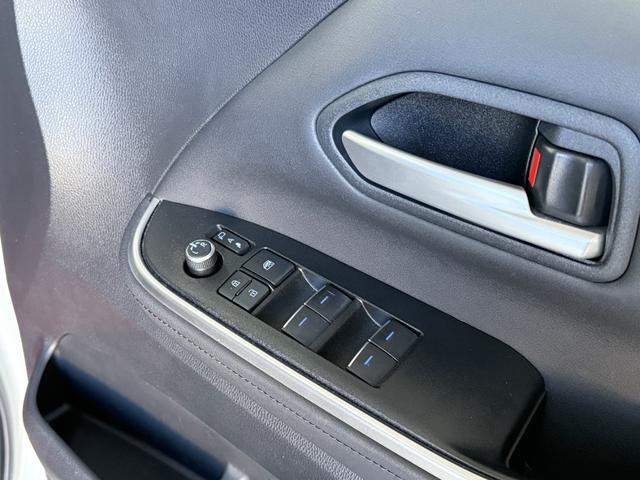 ヴォクシー Ｓ－Ｚ　１オーナー　ＰＶＭ　ＢＳＭ　ＨＵＤ　ＡＣＣ　シートＨ　両ＰＳＤ　ＥＴＣ２．０　ＤＶＤ／ＣＤ　安心降車アシスト　アドバンストドライブ　トヨタチームメイト　ＬＥＤターンランプ　純正１７インチＡＷ　ドラレコ（18枚目）