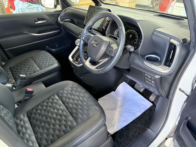 ヴォクシー Ｓ－Ｚ　１オーナー　ＰＶＭ　ＢＳＭ　ＨＵＤ　ＡＣＣ　シートＨ　両ＰＳＤ　ＥＴＣ２．０　ＤＶＤ／ＣＤ　安心降車アシスト　アドバンストドライブ　トヨタチームメイト　ＬＥＤターンランプ　純正１７インチＡＷ　ドラレコ（19枚目）