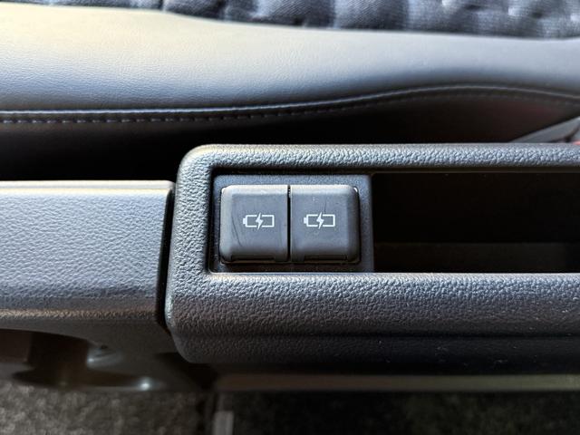 ヴォクシー Ｓ－Ｚ　１オーナー　ＰＶＭ　ＢＳＭ　ＨＵＤ　ＡＣＣ　シートＨ　両ＰＳＤ　ＥＴＣ２．０　ＤＶＤ／ＣＤ　安心降車アシスト　アドバンストドライブ　トヨタチームメイト　ＬＥＤターンランプ　純正１７インチＡＷ　ドラレコ（42枚目）