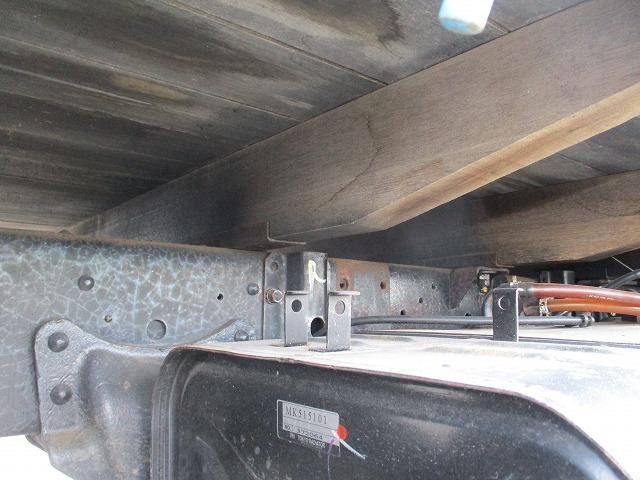 エルフトラック 　昭和５２年式　いすゞ　２トン　１０尺　平ボディ　高床　クレーン外し　ＰＴＯ付（25枚目）