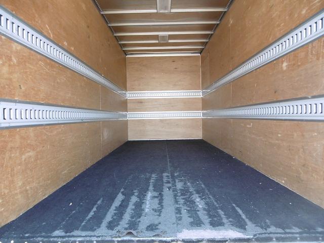 デュトロ 　令和１年式　日野　超低床　ＡＴ車　２トン標準ロング　アルミバン（7枚目）