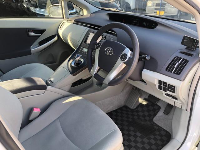 プリウス Ｓツーリングセレクション　純正ナビ　バックカメラ　ドライブレコーダー　前後コーナーセンサー　純正ＬＥＤヘッドライト　ワンセグ　ＤＶＤ再生　ビルトインＥＴＣ　プッシュスタート＆スマートキー（9枚目）