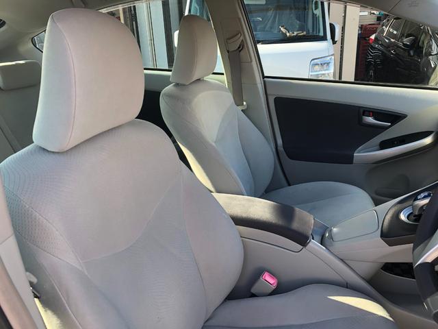 プリウス Ｓツーリングセレクション　純正ナビ　バックカメラ　ドライブレコーダー　前後コーナーセンサー　純正ＬＥＤヘッドライト　ワンセグ　ＤＶＤ再生　ビルトインＥＴＣ　プッシュスタート＆スマートキー（10枚目）