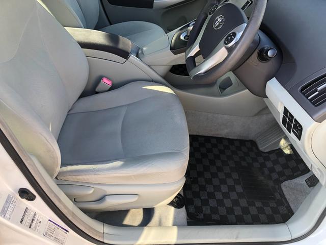 プリウス Ｓツーリングセレクション　純正ナビ　バックカメラ　ドライブレコーダー　前後コーナーセンサー　純正ＬＥＤヘッドライト　ワンセグ　ＤＶＤ再生　ビルトインＥＴＣ　プッシュスタート＆スマートキー（11枚目）