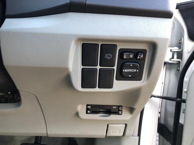 プリウス Ｓツーリングセレクション　純正ナビ　バックカメラ　ドライブレコーダー　前後コーナーセンサー　純正ＬＥＤヘッドライト　ワンセグ　ＤＶＤ再生　ビルトインＥＴＣ　プッシュスタート＆スマートキー（28枚目）