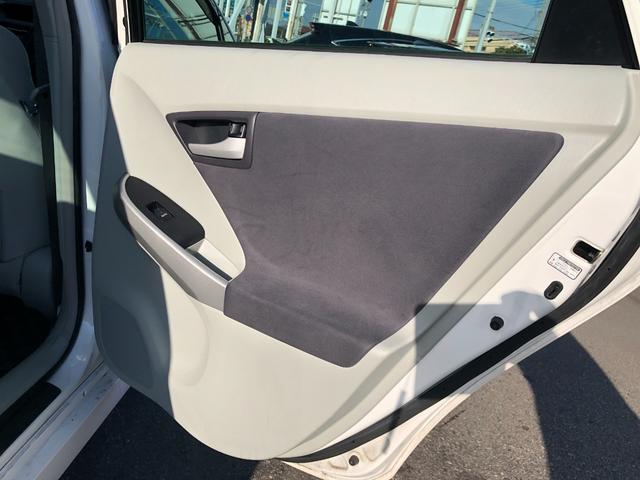 プリウス Ｓツーリングセレクション　純正ナビ　バックカメラ　ドライブレコーダー　前後コーナーセンサー　純正ＬＥＤヘッドライト　ワンセグ　ＤＶＤ再生　ビルトインＥＴＣ　プッシュスタート＆スマートキー（31枚目）