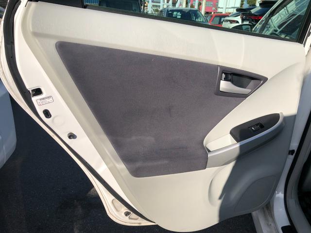 プリウス Ｓツーリングセレクション　純正ナビ　バックカメラ　ドライブレコーダー　前後コーナーセンサー　純正ＬＥＤヘッドライト　ワンセグ　ＤＶＤ再生　ビルトインＥＴＣ　プッシュスタート＆スマートキー（32枚目）