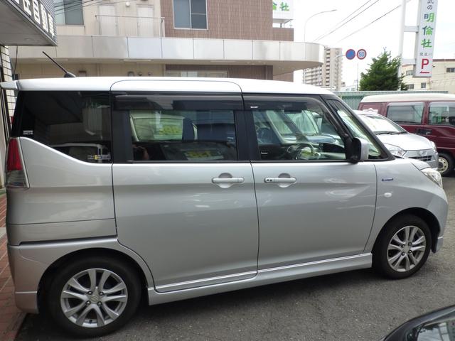 ソリオ ハイブリッドMX デュアルカメラブレーキサポート ストラーダナビ フルセグテレビ バックカメラ オートスライドドア プッシュスタート スマートキー サイドエアバック(4枚目)