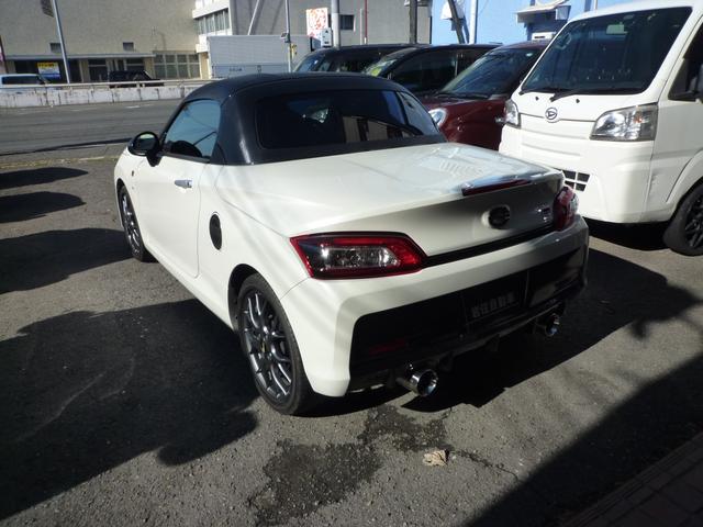 コペン ＧＲ　スポーツ　純正ナビ　フルセグテレビ　バックカメラ　Ｂｌｕｅｔｏｏｔｈ・ＵＳＢ・ＨＤＭＩ接続　純正ＨＫＳマフラー　専用ＢＢＳアルミホイール　専用サスペンション　専用ＭＯＭＯハンドル　専用レカロシート（9枚目）